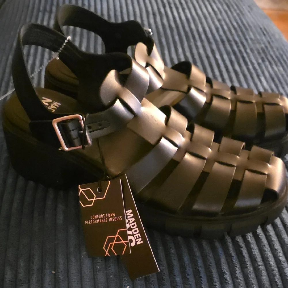 NEW Madden NYC Black Platform Sandals Size 11